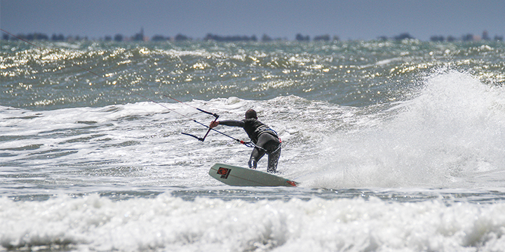 Ecole-kitesurf-la-tranche-sur-mer-jibe